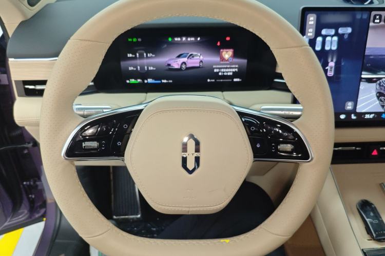 Used Hima AITO M5 2025 Extended-Range Ultra All-Wheel-Drive Version Steering Wheel