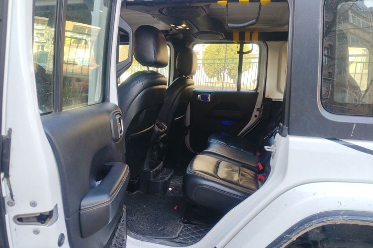 Used Jeep Wrangler 2019 2.0T Sahara 4-Door Version China V Standard
