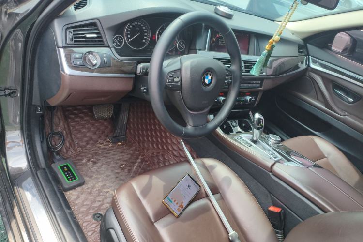 Used BMW 5 Series 2017 525Li Luxury Design Package Center Console