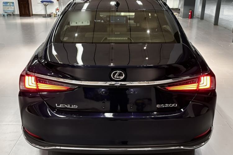 Used Lexus ES 2023 200 Excellence Edition
