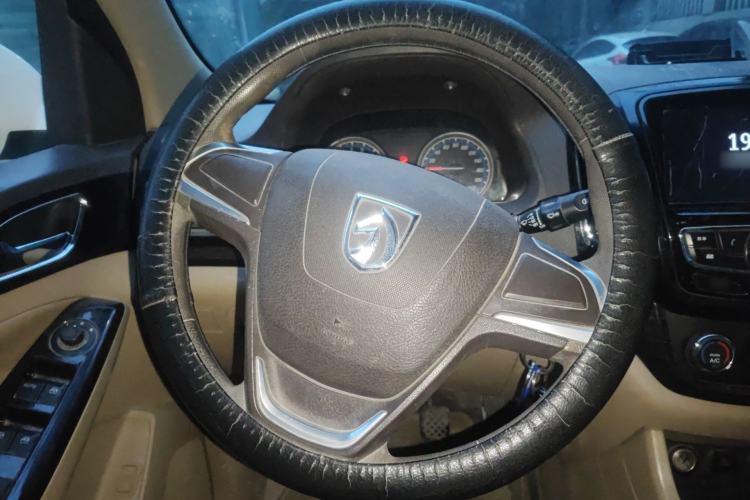 Used Baojun 730 2014 1.5L manual Comfort version 7 seats
