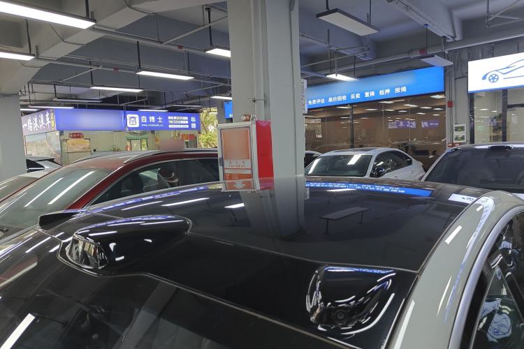 Used Nio ET5 2025 75 kWh Roof