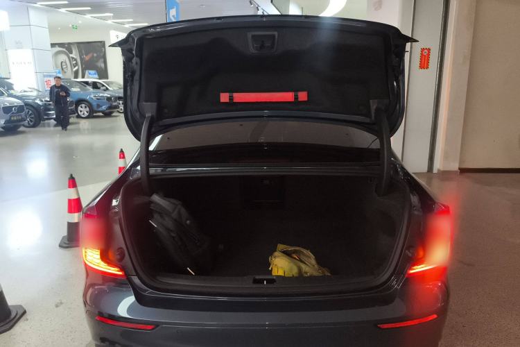 Used Volvo S60 2021 T4 Zhiyi Luxury Edition
