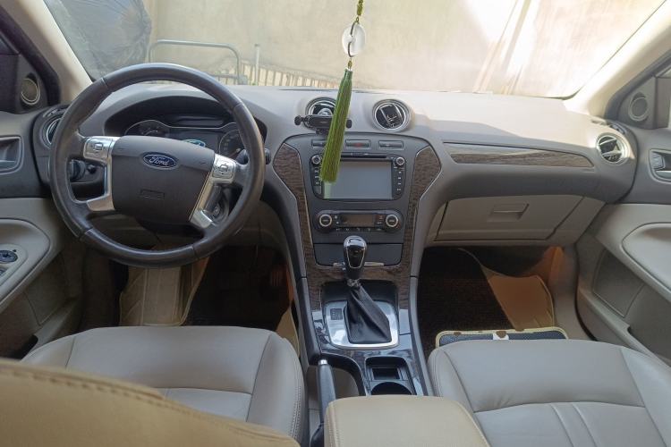 Used Ford Mondeo 2011 2.0L GTDi 200 Fashion Edition Center Console