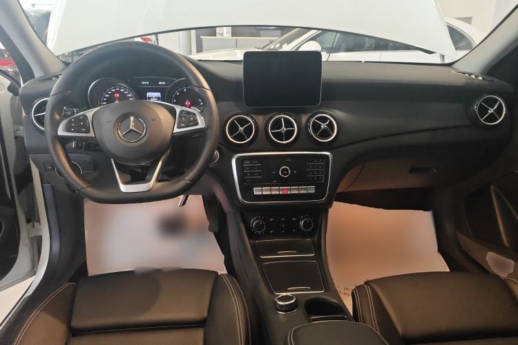 Used Mercedes-Benz GLA 2019 GLA 200 Fashion Model Center Console