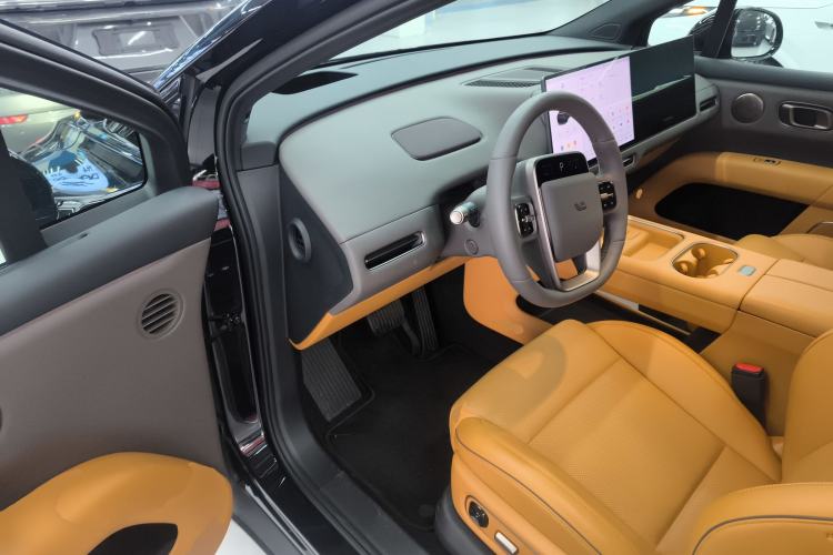 Used Li Auto i6 2025 Model Two-Wheel-Drive Standard Type
