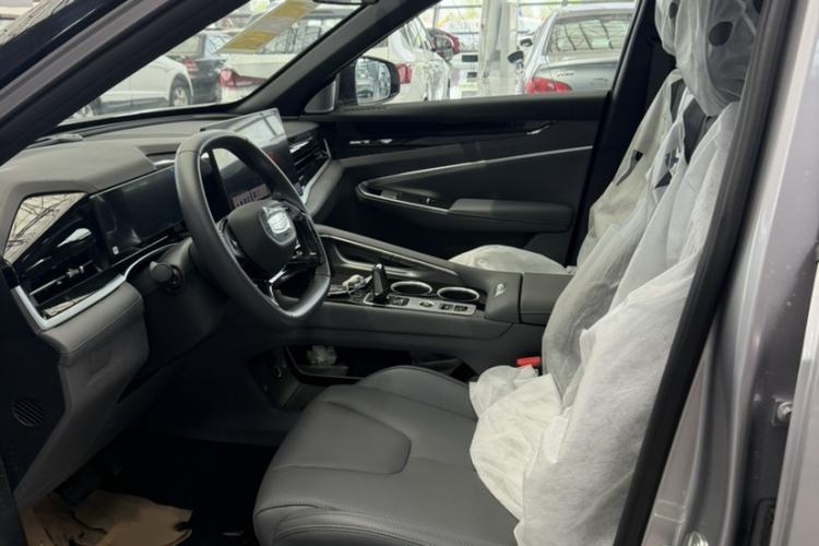 Used Geely Auto Emgrand X7 Sport 2026 Model 1.5TD Aspirational Interior 4