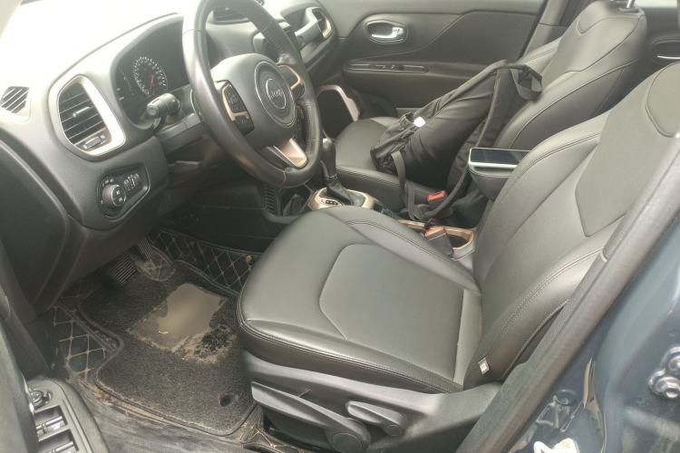 Used Jeep Renegade 2018 Connected Large Screen Version 180T Automatic Jingneng Version Left Front Seat