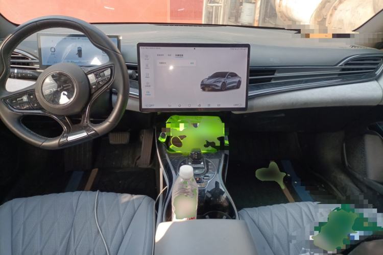 Used BYD Seal 2022 550 km Standard Range Rear-Wheel Drive Prestige Version Center Console