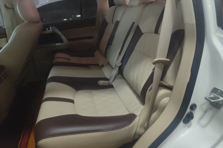 Used Toyota Land Cruiser 2015 4.0L VX-R 8-Seater Middle East Version
