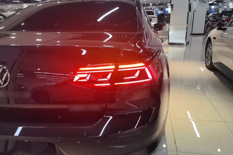 Used Volkswagen Magotan 2020 380TSI DSG Luxury Version Right Rear Taillight