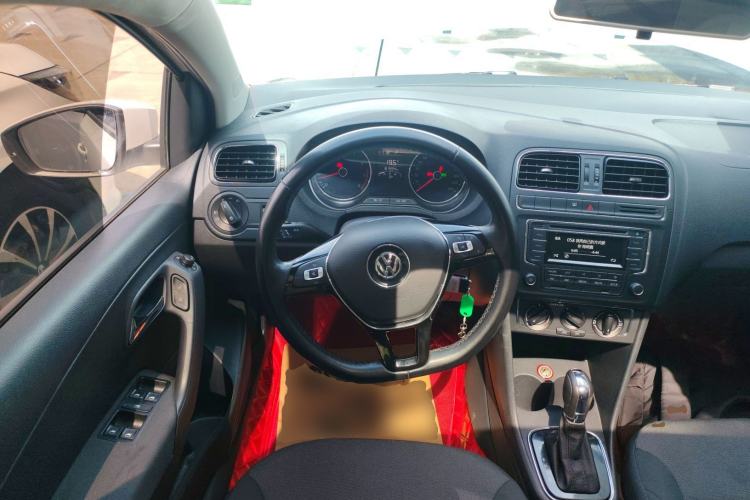 Used Volkswagen Polo 2016 1.6L Automatic Comfort Model
