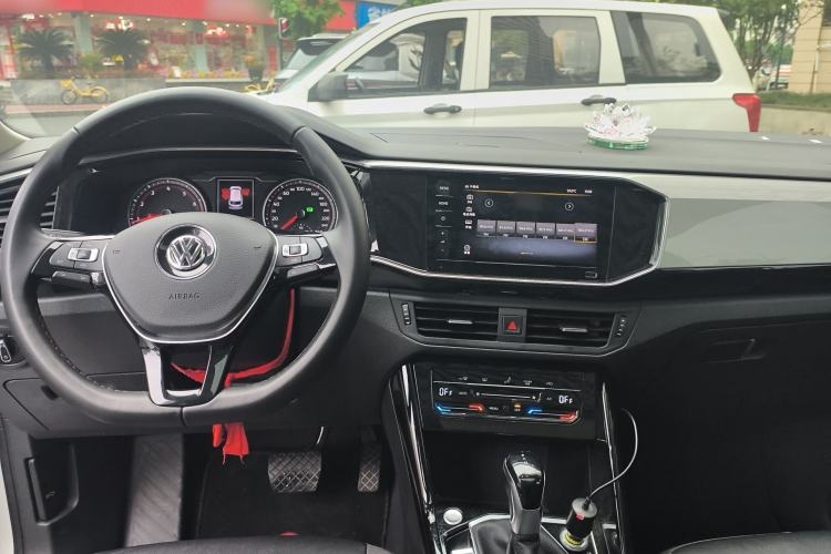 Used Volkswagen Tayron 2020 280TSI Two-Wheel Drive Luxury Connect Edition Center Console