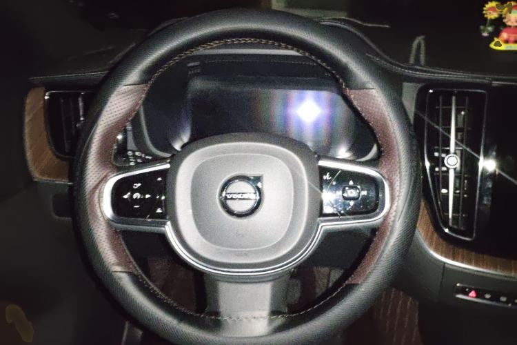 Used Volvo XC60 2024 B5 4x4 Smart Luxury Edition