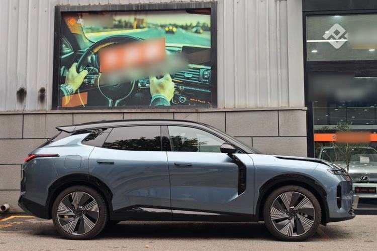 Used Lynk & Co 08 EM-P 2025 220 km All-Wheel-Drive Performance Halo