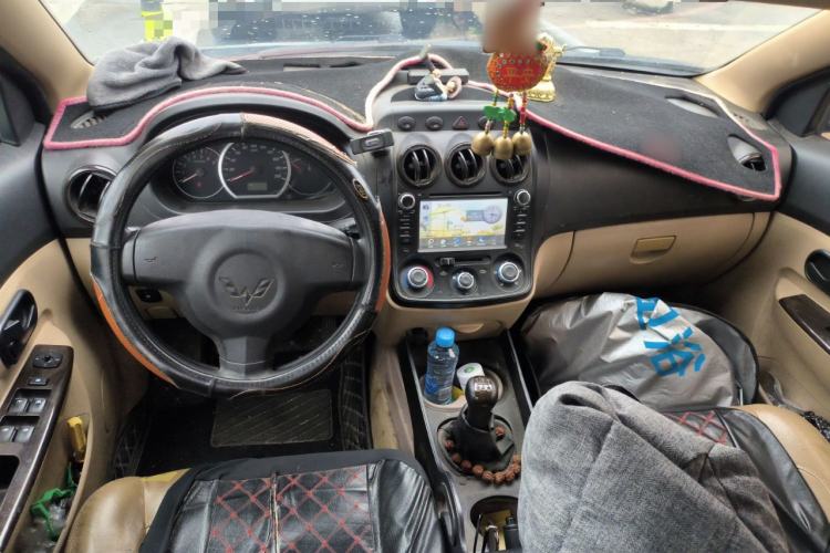 Used Wuling Hongguang 2013 1.5L Luxury Model
