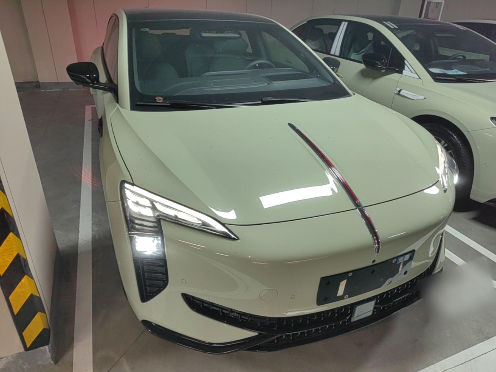 Hongqi EH7 2025 690 Smart Selection Edition — снимка 3