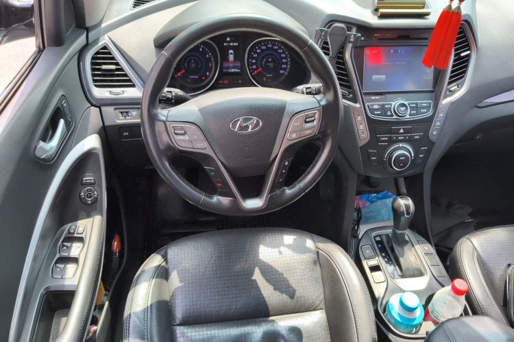 Used Hyundai Santa Fe 2013 Revised Version 2.4L Automatic All-Wheel Drive Luxury Trim
