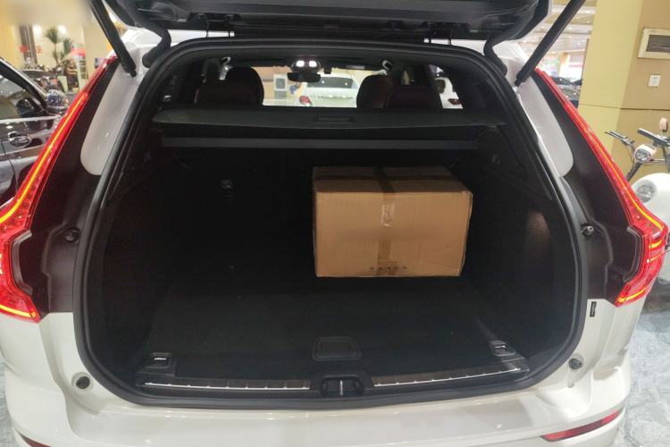 Used Volvo XC60 New Energy 2023 T8 Plug-in Hybrid Long-Range All-Wheel Drive Smart Luxury Edition
