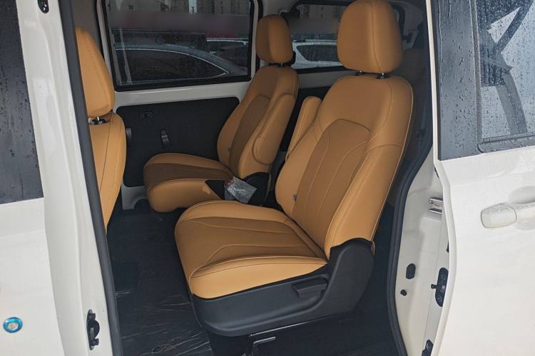 Used Dongfeng Fengon E380 2023 Standard Edition – Comfort Model 7 Seats
