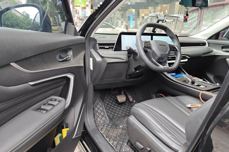 Used Venucia V 2022 260T Black Horse Edition · Idol
