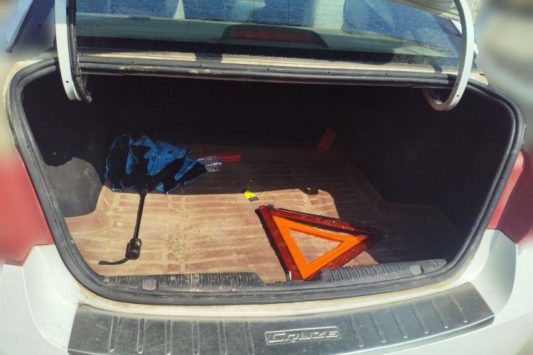 Used Chevrolet Cruze 2015 1.5L Classic SE MT Trunk