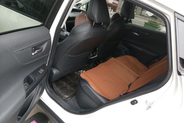 Used Toyota Venza 2022 Dual-Engine 2.5L CVT Two-Wheel Drive Prestige Edition Left Rear Seat