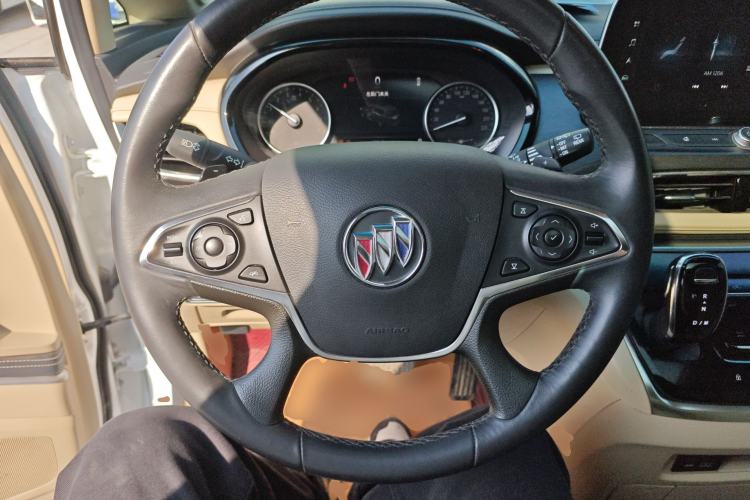 Used Buick GL8 2023 Facelifted Land Cruiser Executive Luxury Version
