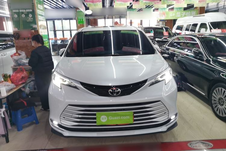 Used Toyota SIENNA 2024 2.5L Hybrid Four-Wheel Drive Prestige Edition
