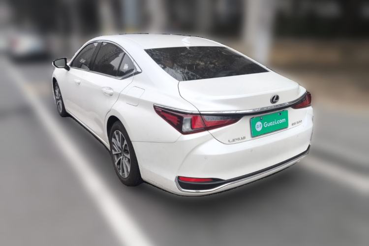 Used Lexus ES 2023 200 Excellence Edition
