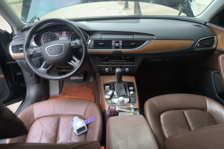 Used Audi A6L 2018 30th Anniversary Edition 30 FSI Style Model Center Console