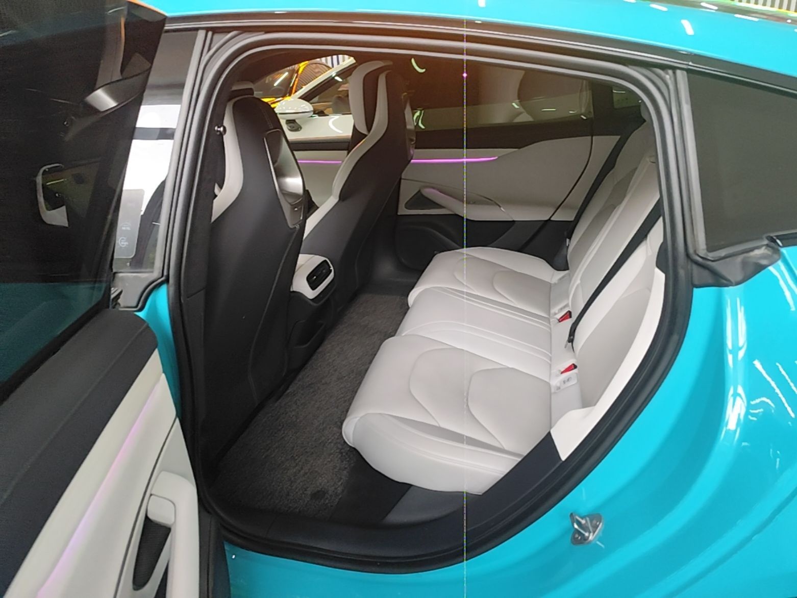 Xiaomi Auto SU7 2024 Four-Wheel-Drive Max Founder's Edition — снимка 20
