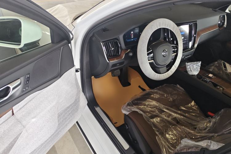 Used Volvo S60 2025 B4 Zhiyuan Luxury Edition