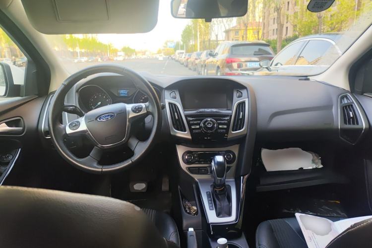 Used Ford Focus 2015 Sedan 1.6L Automatic Comfort Model Center Console