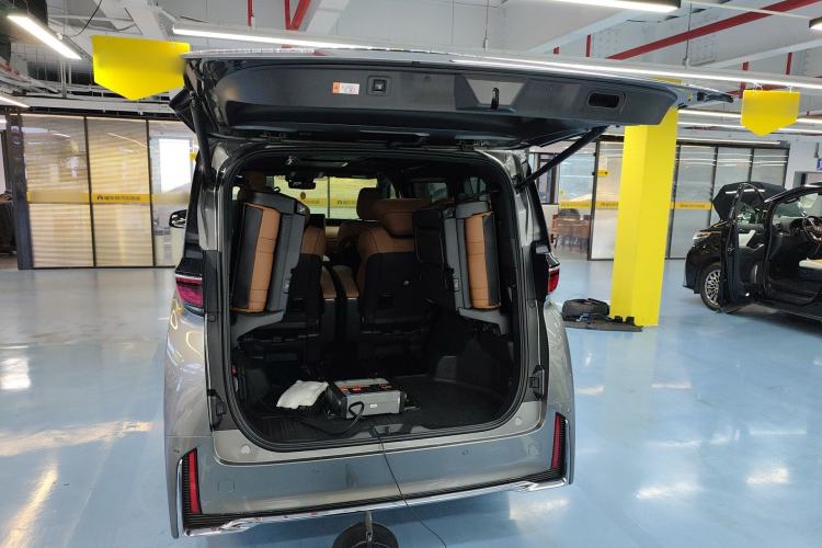 Used Toyota Vellfire 2024 Crown Dual-Engine 2.5L Supreme Executive Edition Trunk