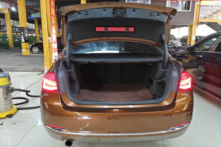 Used BMW 3 Series 2016 320Li Ambition Model
