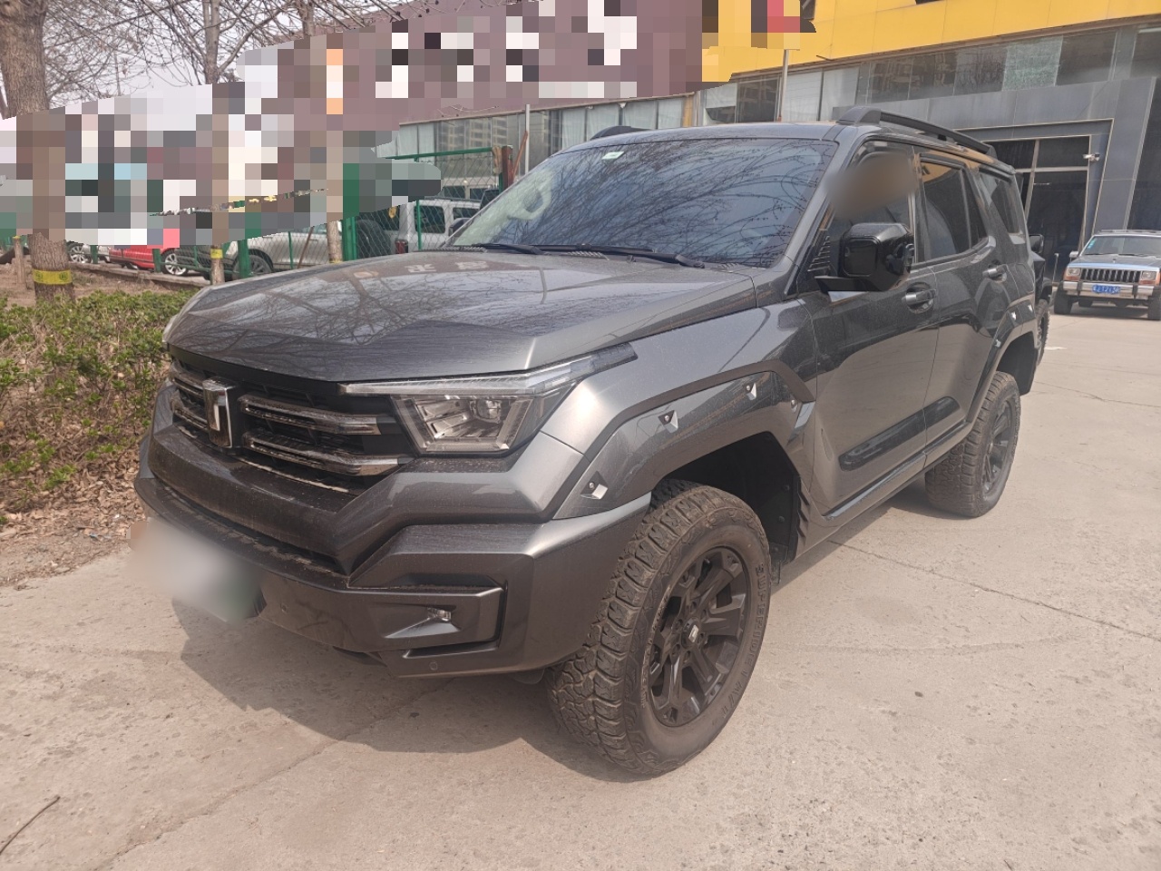 Под передней частью автомобиля