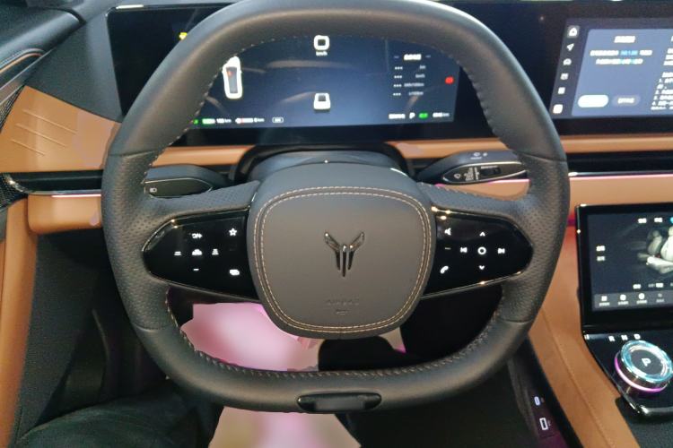 Used VOYAH PASSION 2024 PHEV Four-Wheel Drive Ultra-Long Range Flagship Model Steering Wheel