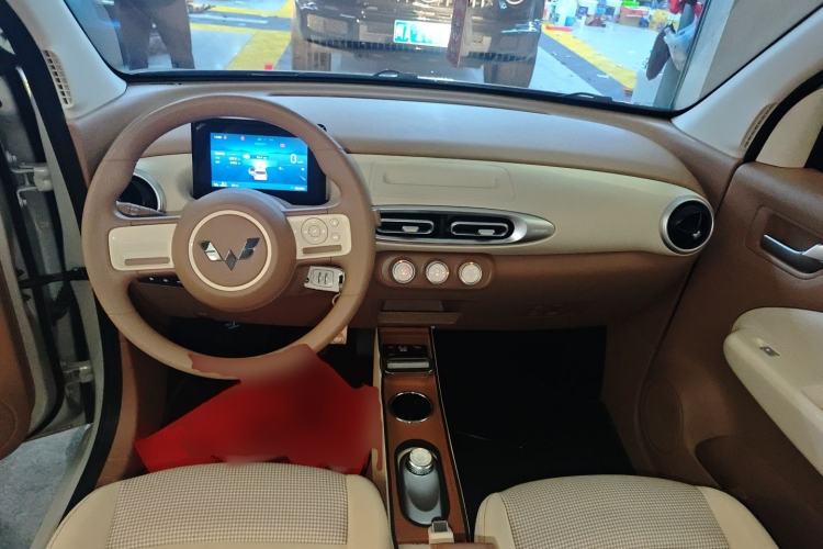 Used Wuling Hongguang MINIEV 2025 Four-Door Version Advanced Edition Center Console