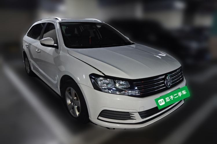 Used Volkswagen Gran Lavida 2015 1.6L Automatic Fashion Edition Front Right 45 Deg