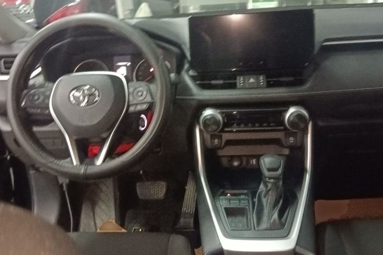 Used Toyota Wildlander 2024 2.0L CVT Two-Wheel Drive Leading Edition Center Console