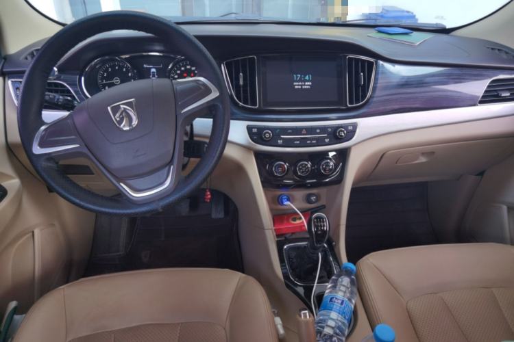 Used Baojun 730 2016 1.5T Manual Comfort Version 7 Seats
