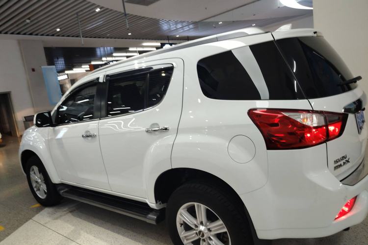 Used Isuzu mu-X 2017 2.5T Four-Wheel Drive Automatic Luxury 7-Seater