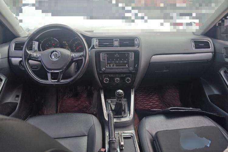 Used Volkswagen Sagitar 2018 1.6L Manual Comfort Model Center Console