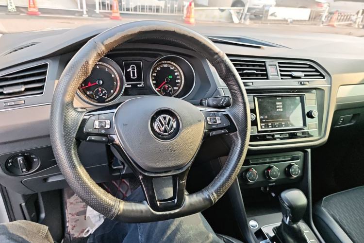 Used Volkswagen Tiguan L 2019 330TSI Automatic Two-Wheel Drive Luxury Edition China VI Standard