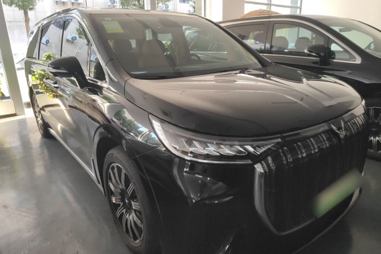 Used VOYAH Dream 2025 EV Four-Wheel Drive Excellence Kunpeng Edition
