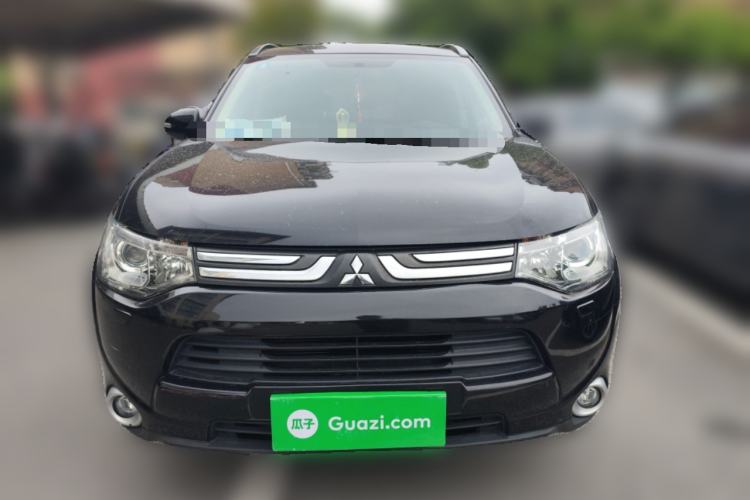 Used Mitsubishi Outlander 2013 2.4L 4x4 Luxury Navigation Edition 5 Seats Front