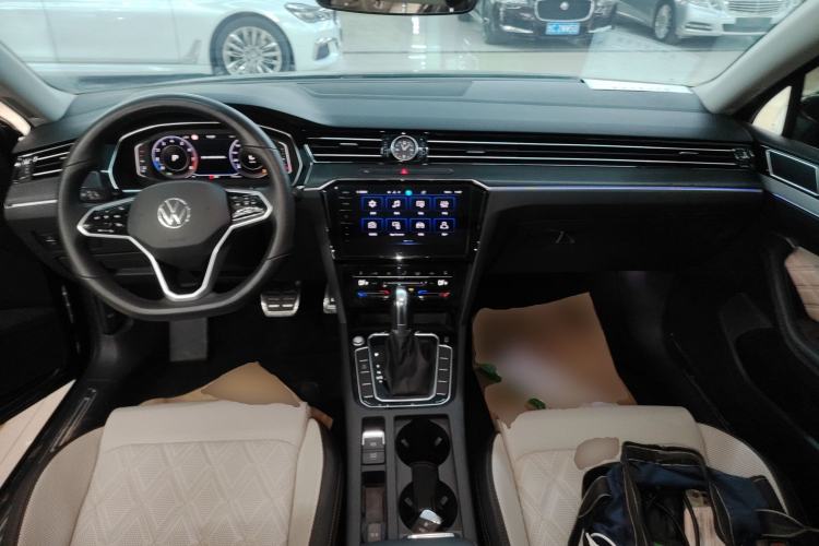 Used Volkswagen Magotan 2023 2 Million Units Commemorative Edition 330TSI DSG Luxury Version Center Console