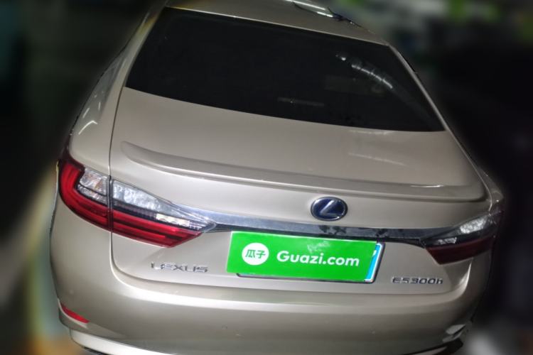 Used Lexus ES 2015 300h Comfort Edition
