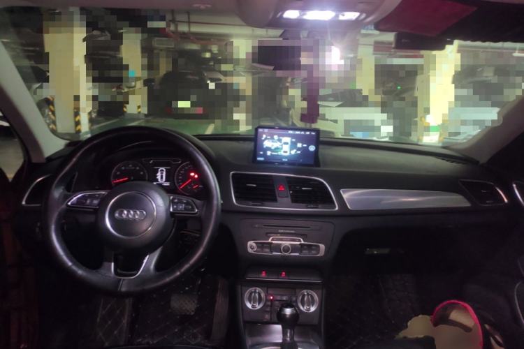 Used Audi Q3 2015 30 TFSI Comfort Model Center Console